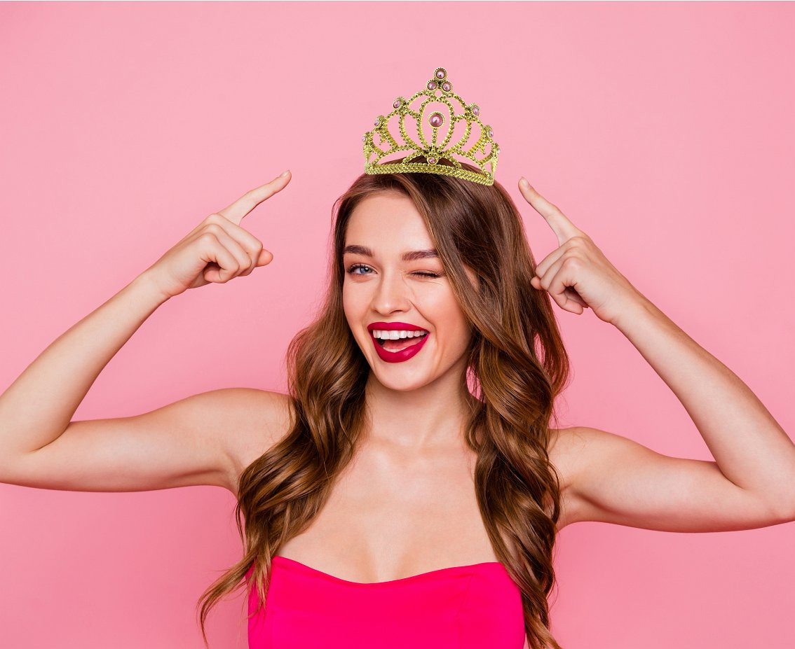 Diadem with pink pearls