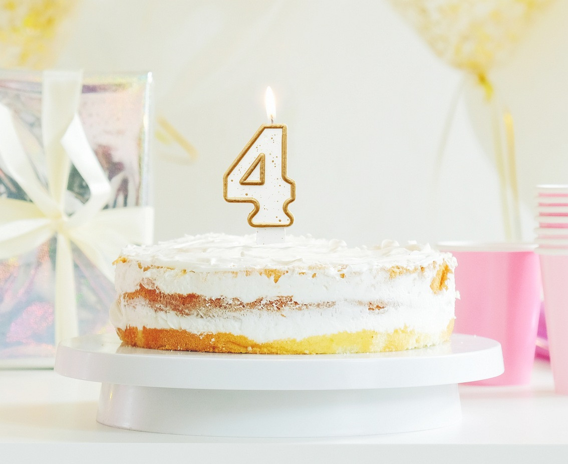 Digit candle "4", gold outline, 8 cm