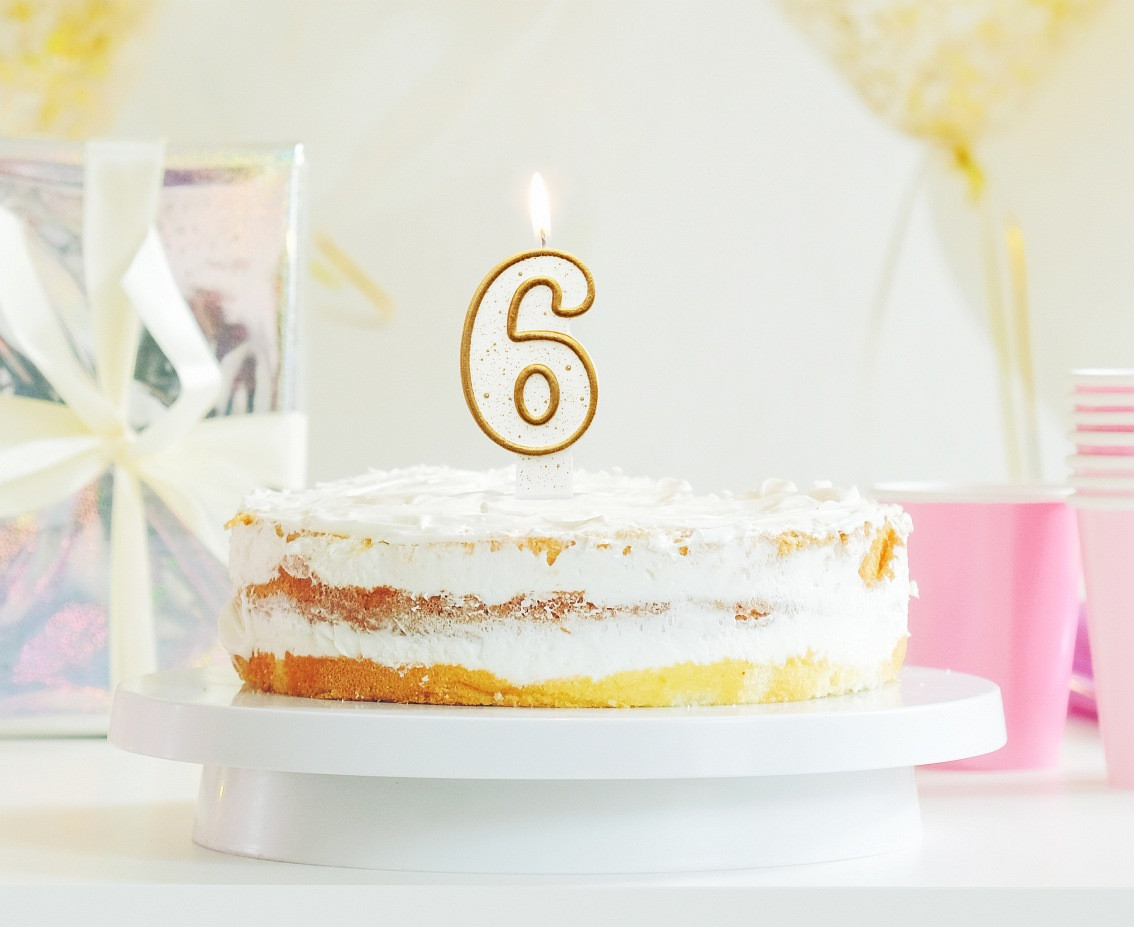 Digit candle "6", gold outline, 8 cm
