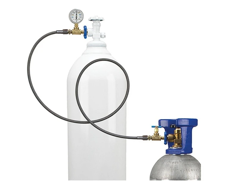 Pipe for fillig up helium tanks