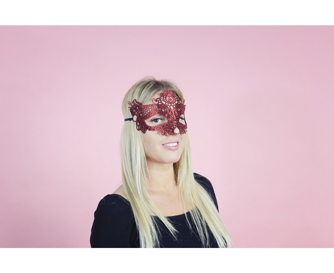 Red mask of a stranger EOL