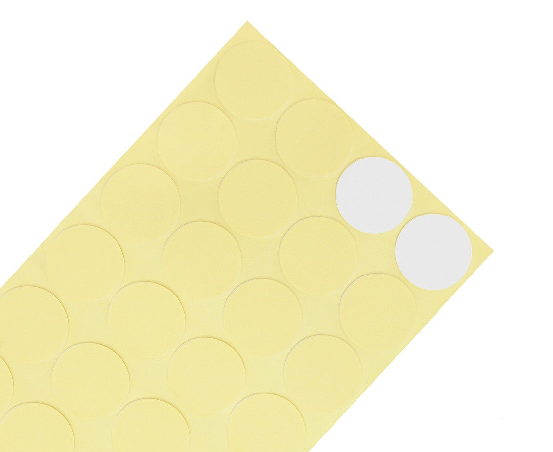 Double sided adhesive foam dots on tape / 100 dots