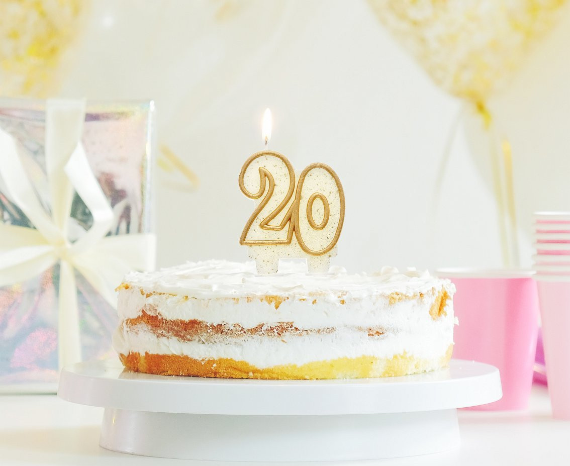 B&C number candle - 20, gold outline, 8 cm