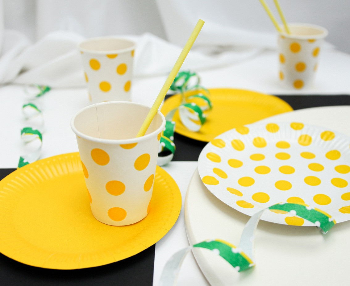 Paper plates Polka Dots, yellow, 18 cm, 6 pcs EOL