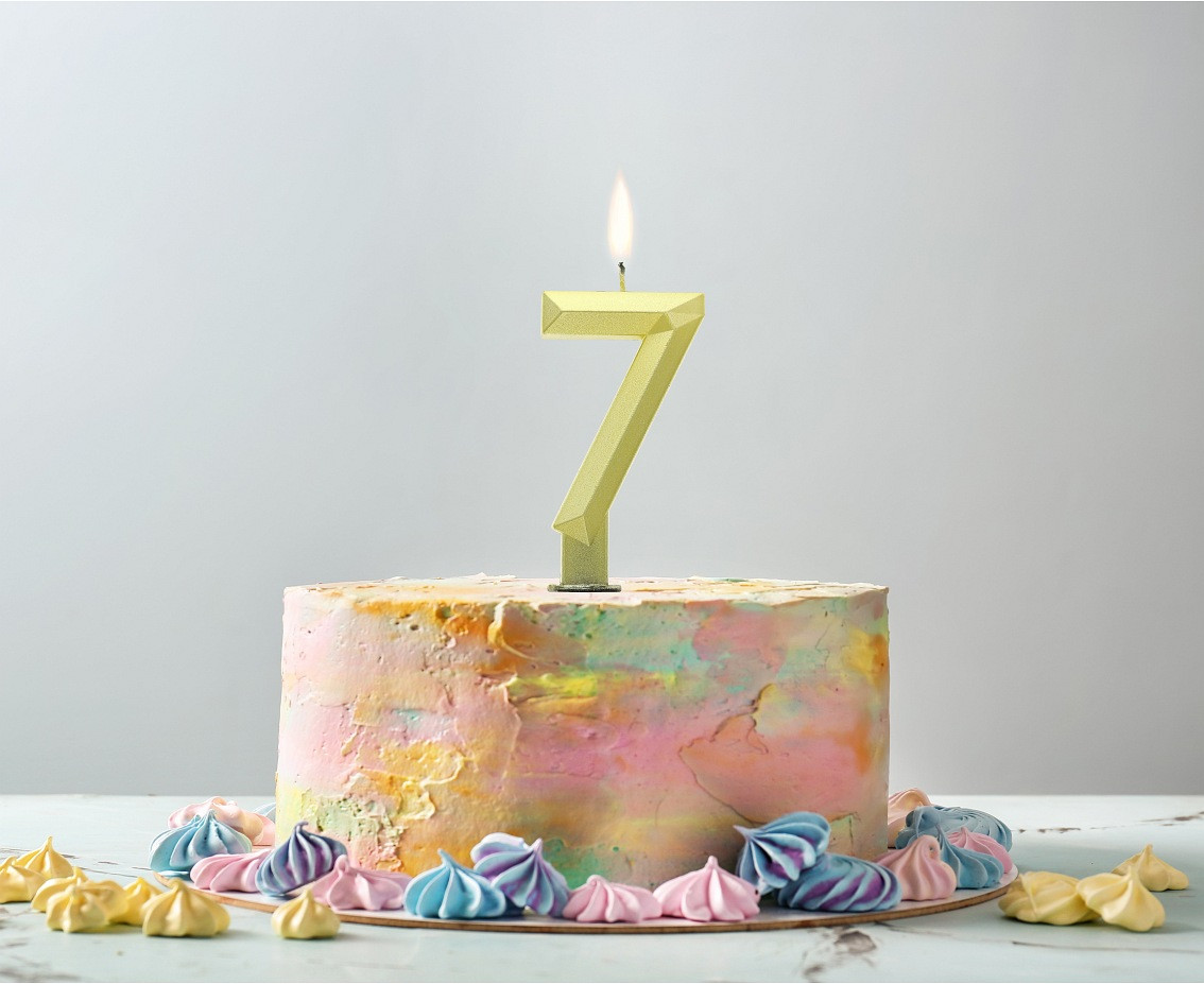 Digit candle 7 - Diamond , metallic gold, 7.6 cm