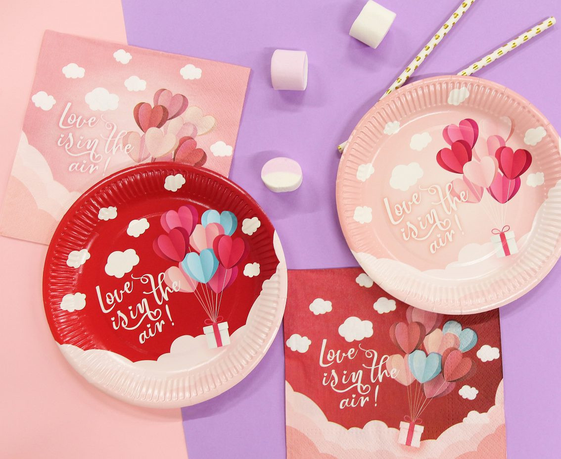 Paper plates Love Is In The Air collection (red), 18 cm/ 6 pcs. EOL