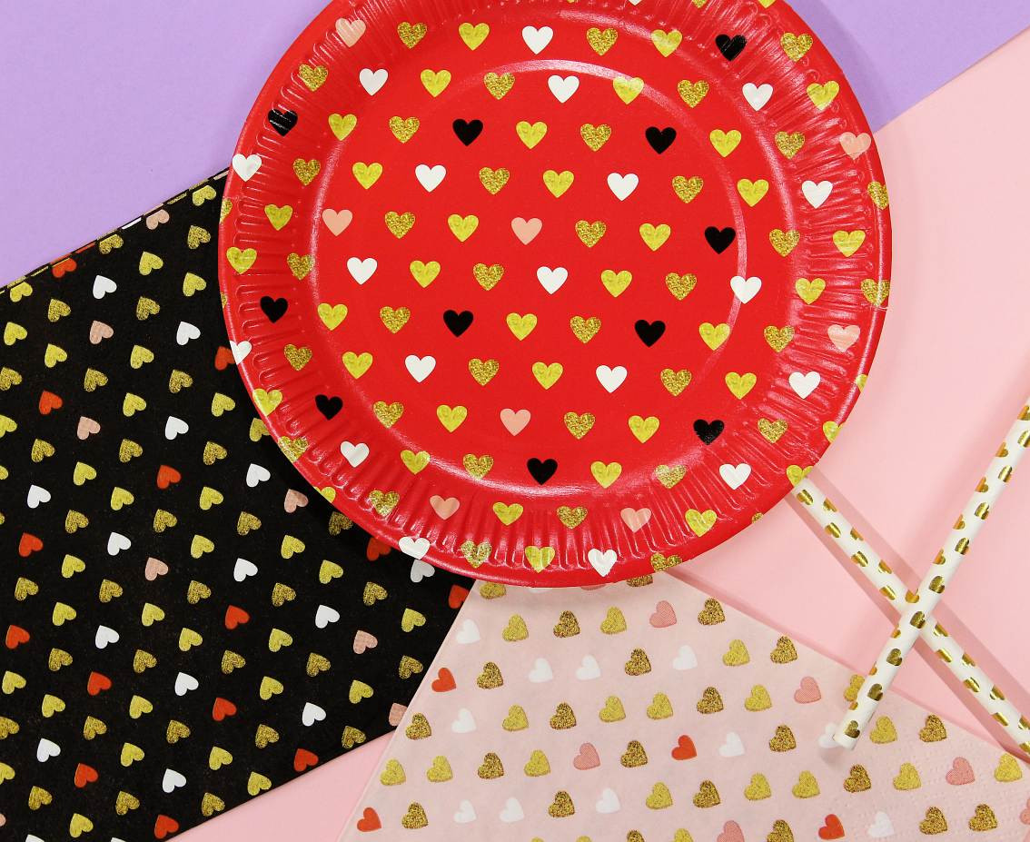 Paper plates XOXO collection (red), 18 cm/ 6 pcs. EOL
