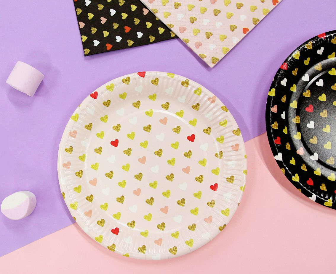 Paper plates XOXO collection (pink), 18 cm/ 6 pcs. EOL