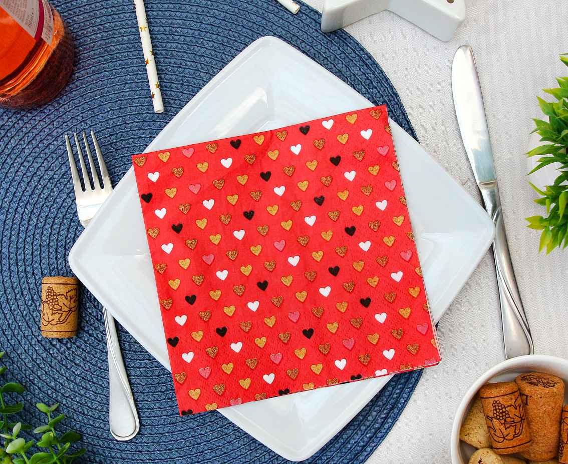 Paper napkins XOXO collection (red), 33x33 cm/ 20 pcs. EOL