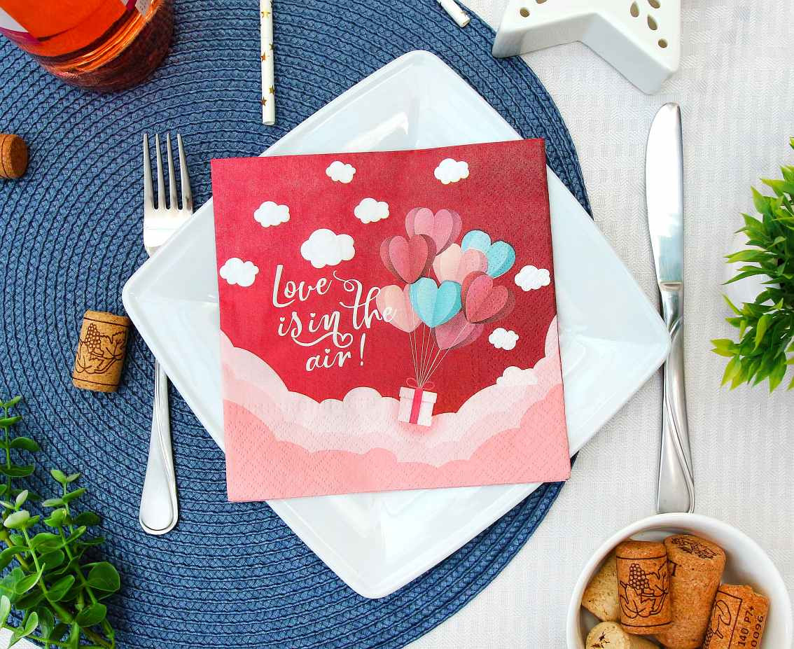 Paper napkins Love Is In The Air (red), 33x33 cm/ 20 pcs. EOL