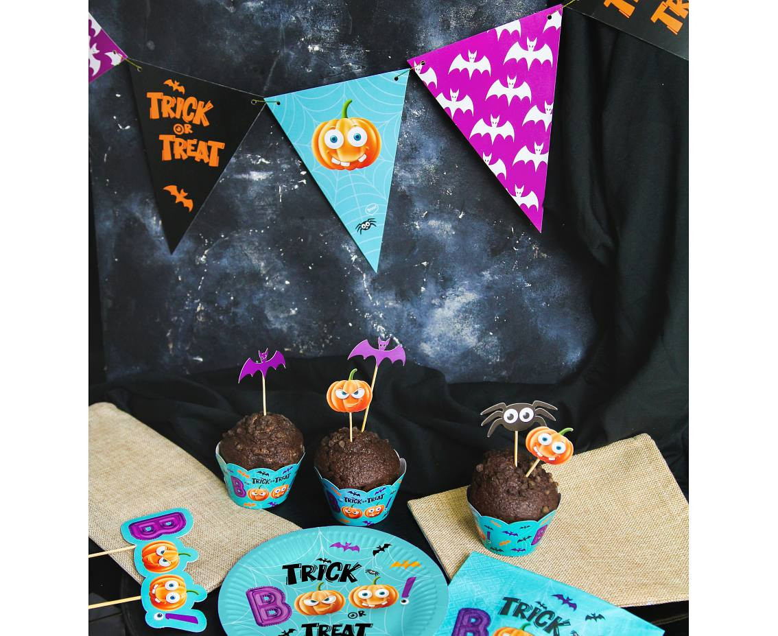 Boo paper flag garland, 250 cm, 9 flags