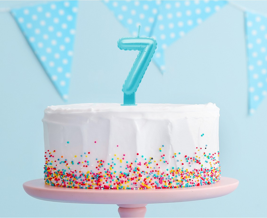 Candle digit 7, pearly light blue, 7 cm EOL