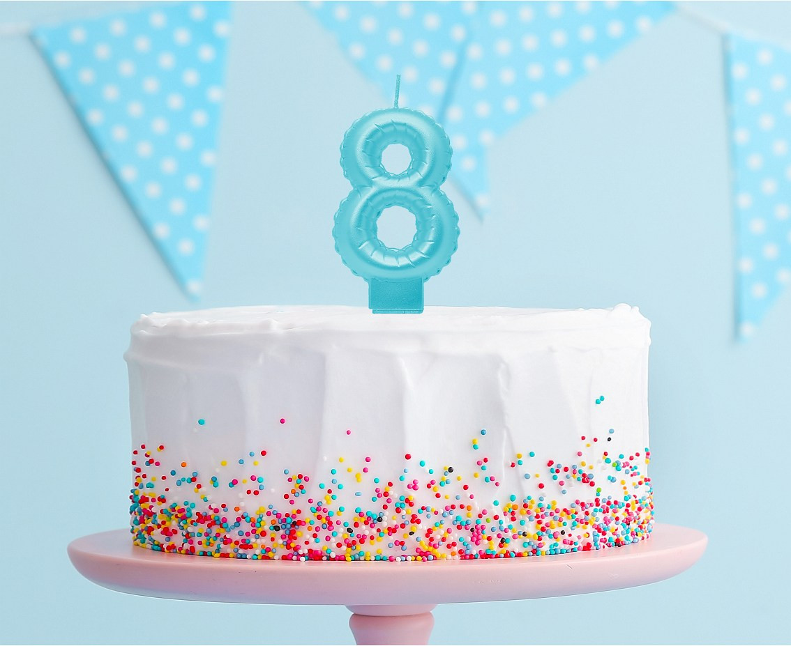 Candle digit 8, pearly light blue, 7 cm EOL