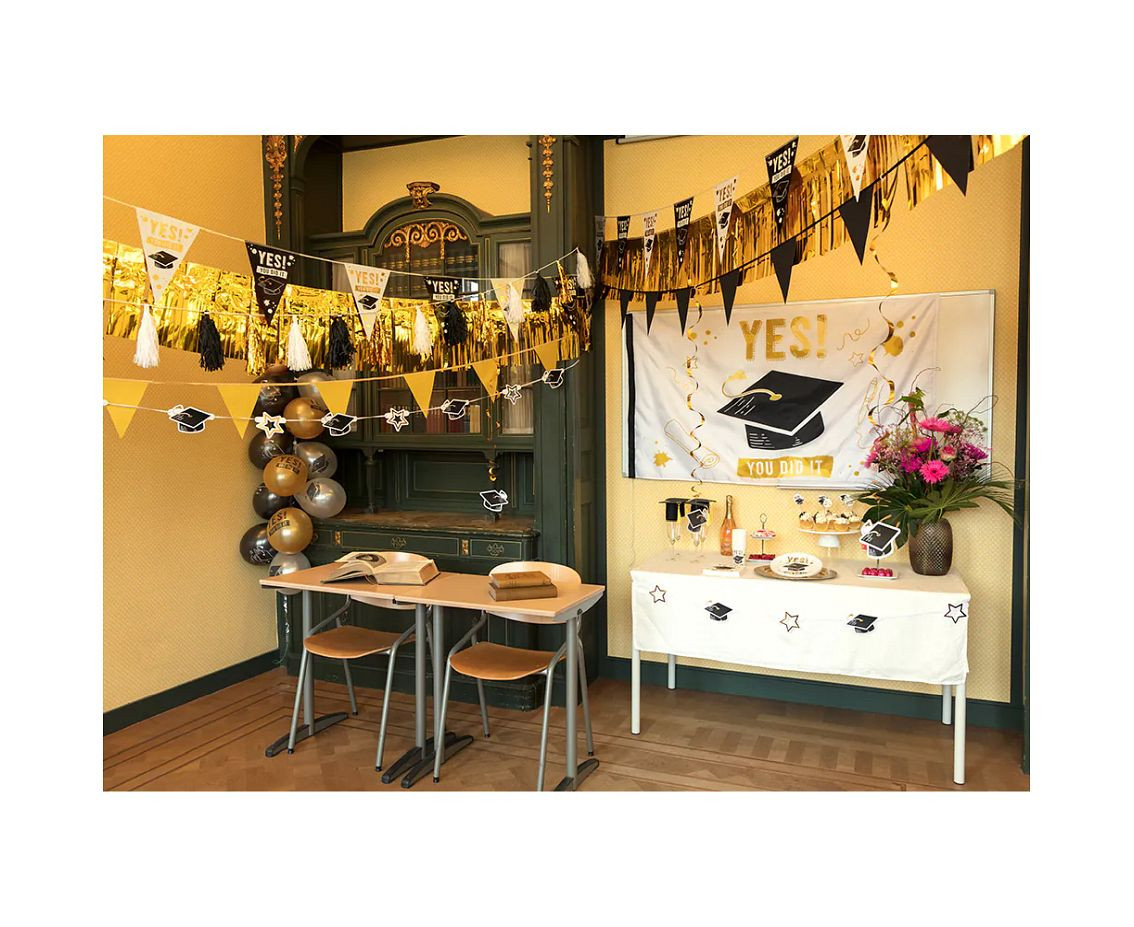 Cardboard garland Graduation (300 cm)