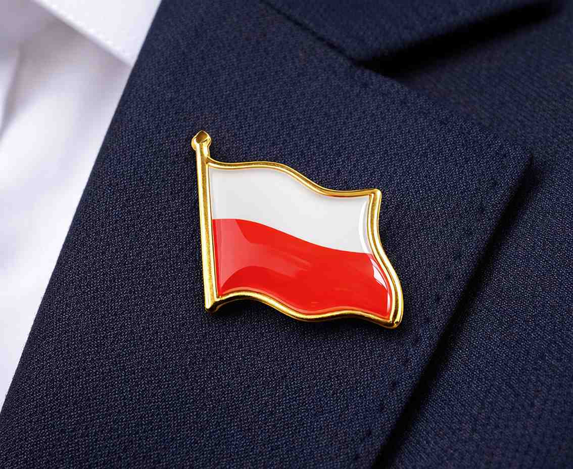 Polish flag pin (metal), 2x2 cm, 1 pc.